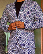 Cargar imagen en el visor de la galería, BLAZER SOLAPA V EXOTICO CON FIGURAS GEOMEOTRICAS TACTO TERCIOPELO
