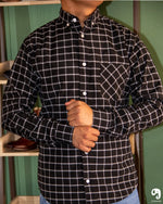 Cargar imagen en el visor de la galería, CAMISA MANGA LARGA CUADROS MEDIANOS NEGRA CUADROS BLANCOS
