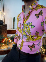 Cargar imagen en el visor de la galería, CAMISA MANGA LARGA ESTAMPADO ROSA MIX DE MARIPOSAS
