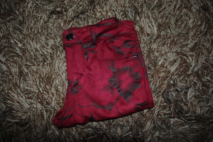 PANTALÓN EXOTICO TERCIOPELO ROJO ESTAMPADO DE FLORES
