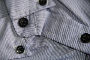 CAMISA MANGA LARGA ESTAMPADO AZUL DIMINUTAS LINEAS BLANCAS