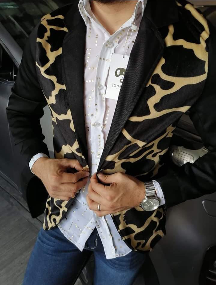 BLAZER SOLAPA V  ESTAMPADO TERCIOPELO ANIMAL PRIN JIRAFA