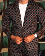 Cargar imagen en el visor de la galería, BLAZER SOLAPA V EXOTICO GRIS CON  ROMBOS CAFE Y NEGRO
