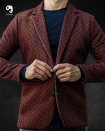 Cargar imagen en el visor de la galería, BLAZER SOLAPA V EXOTICO COLOR MARRON CON DISEÑO DE ROMBOS
