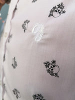 Cargar imagen en el visor de la galería, CAMISA MANGA LARGA ESTAMPADO BLANCA CALAVERAS
