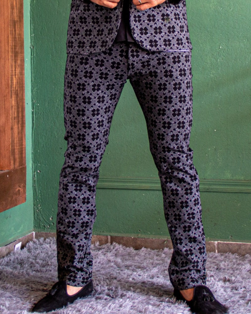 PANTALÓN EXOTICO GRIS CON FLORES EN NEGRO