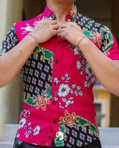 CAMISA MANGA CORTA ESTAMPADO ROSA MAGENTA CON FLORES Y MANDALAS VERDES
