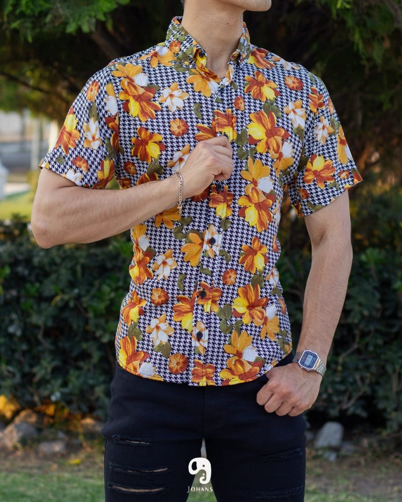 CAMISA MANGA CORTA ESTAMPADA PIXELES Y FLORES AMARILLAS