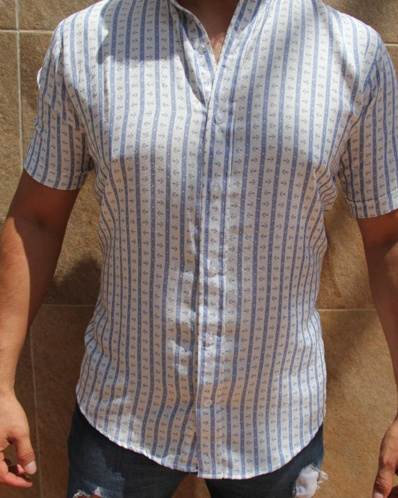 CAMISA MANGA CORTA ESTAMPADA ANCLAS CON RAYAS CLARAS