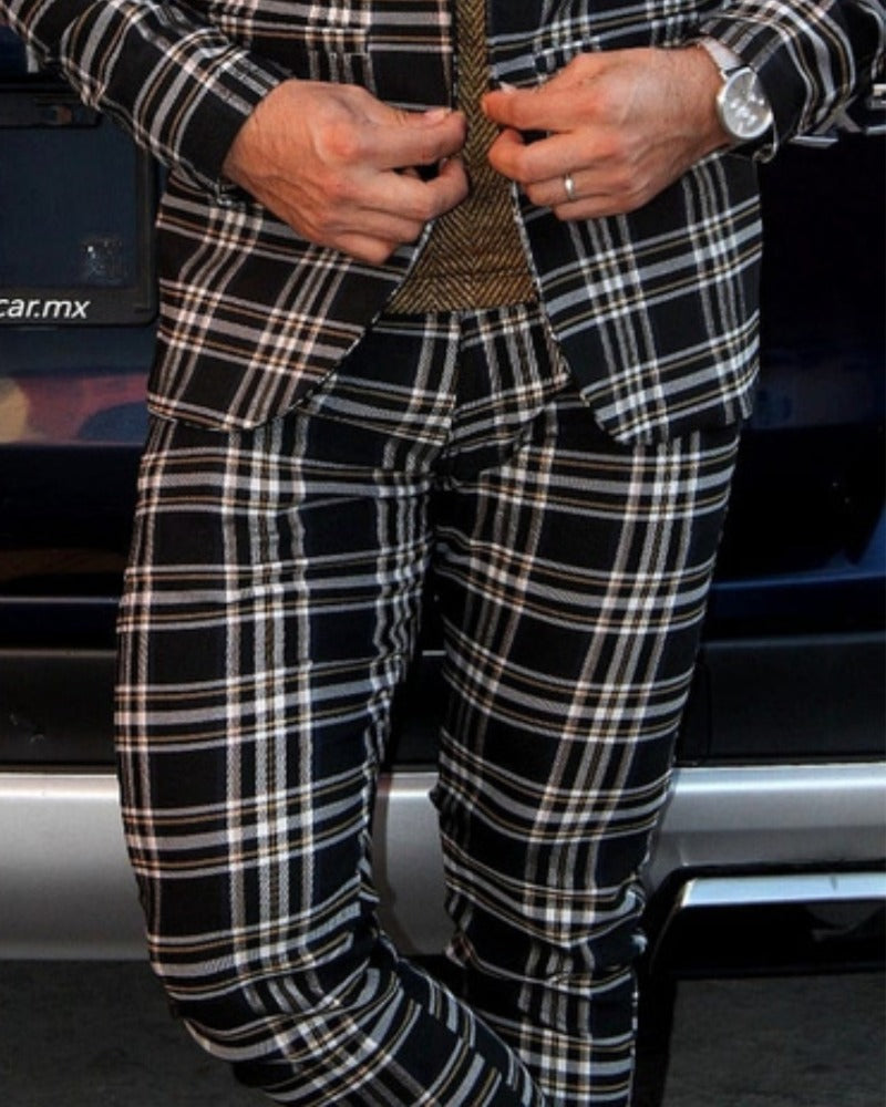 PANTALÓN CASUAL  A CUADROS NEGRO CON LINEAS BLANCAS Y AMARILLAS