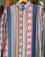 Cargar imagen en el visor de la galería, CAMISA MANGA LARGA ESTAMPADO RAYAS VARIOS COLORES AZUL, BLANCO Y AMARILLO CON FLORES
