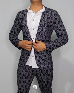 BLAZER SOLAPA V EXOTICO GRIS CON FLORES EN NEGRO
