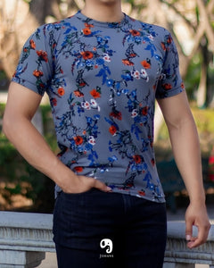 PLAYERA CUELLO REDONDO ESTAMPADO FLORES NARANJA FONDO GRIS