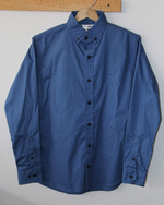 Cargar imagen en el visor de la galería, CAMISA MANGA LARGA LISA COLOR AZUL PETROLEO
