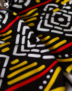 Cargar imagen en el visor de la galería, BLAZER SOLAPA V EXOTICO NEGRO GEOMETRICO  EN AMARILLO Y ROJO

