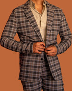 Cargar imagen en el visor de la galería, BLAZER SOLAPA V CUADROS GRIS CON CAFE Y BLANCO
