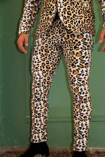 Cargar imagen en el visor de la galería, PANTALÓN EXOTICO ANIMAL PRINT BLANCO CON MANCHAS CAFE
