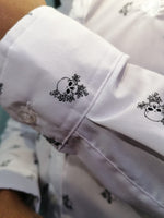 Cargar imagen en el visor de la galería, CAMISA MANGA LARGA ESTAMPADO BLANCA CALAVERAS

